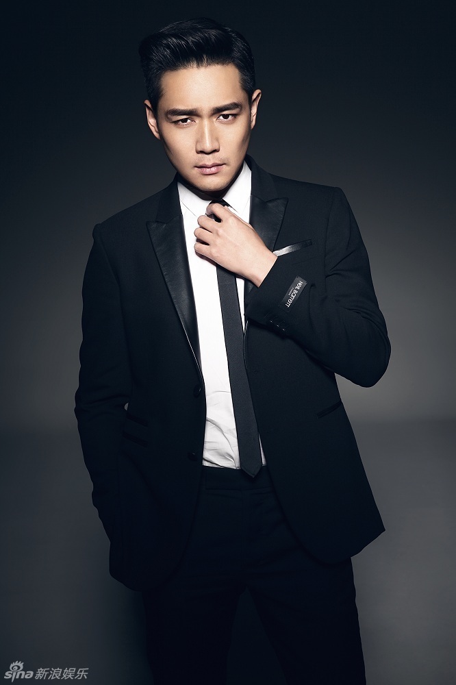 新浪娱乐讯 近日,"任性暖男"霍政谚拍摄的一组型男大片曝光.