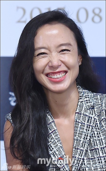 组图:韩女星全度妍宣传新片 笑露牙龈满脸皱纹_高清图集_新浪网