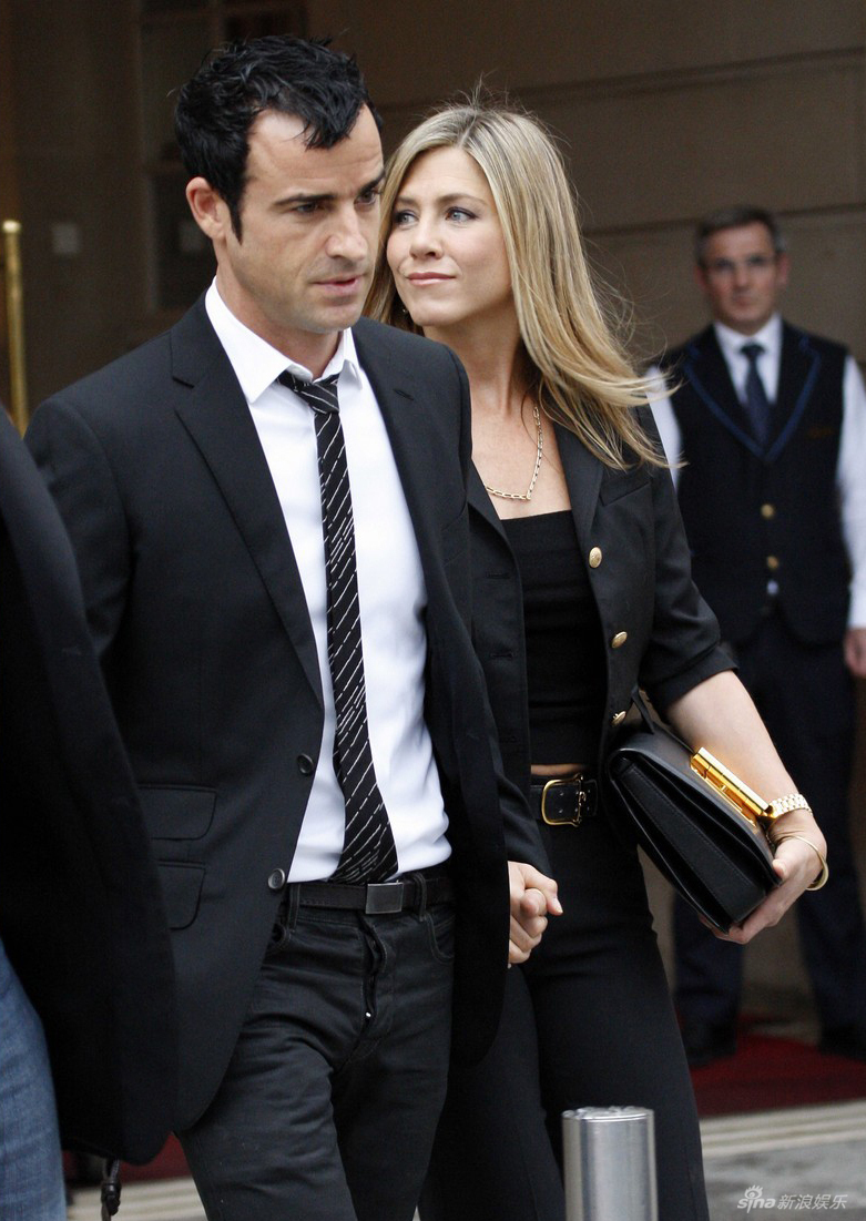 组图:安妮斯顿再婚 露天派对曝光灯火辉煌