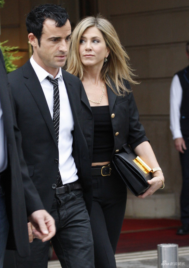 组图:安妮斯顿再婚 露天派对曝光灯火辉煌