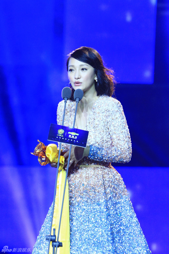 组图:周迅再夺华鼎视后 笑谈自如感恩观众肯定_高清图集_新浪网