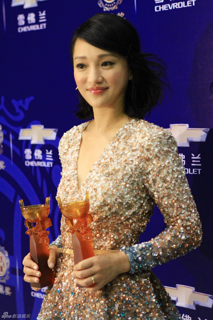 组图:周迅再夺华鼎视后 笑谈自如感恩观众肯定_高清图集_新浪网