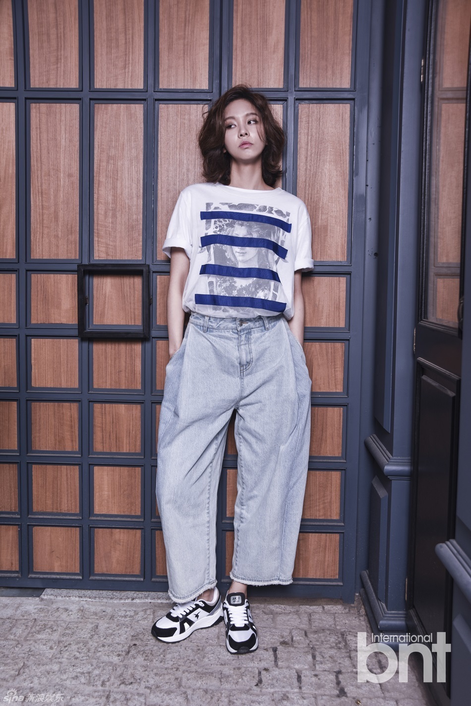 组图:韩星黄素熙拍写真 松垮牛仔裤随性自然_高清图集_新浪网