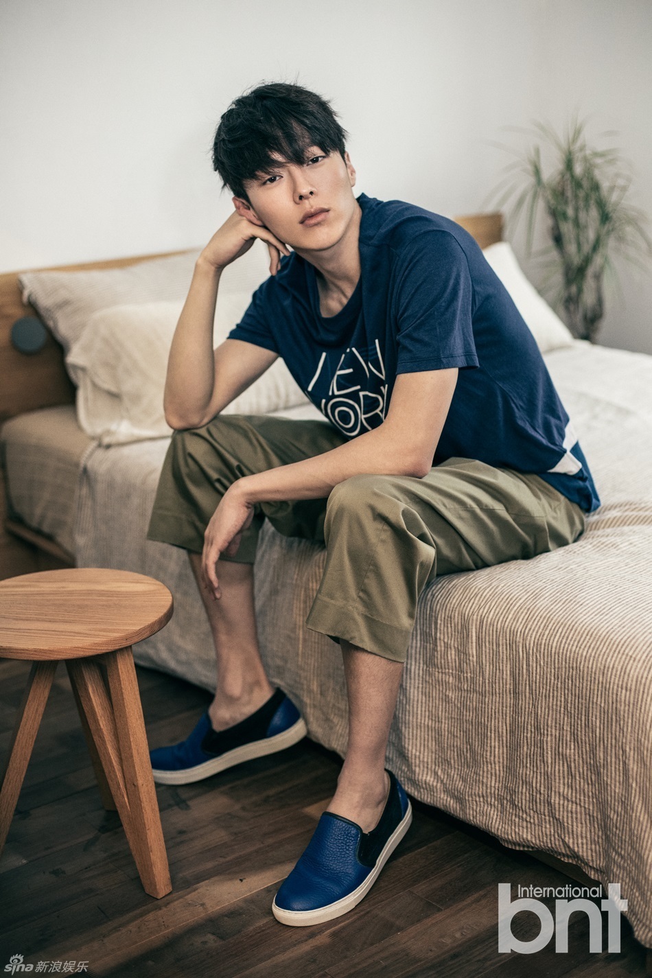 组图:韩男星张基永写真 居家短裤秀长腿_高清图集_新浪网