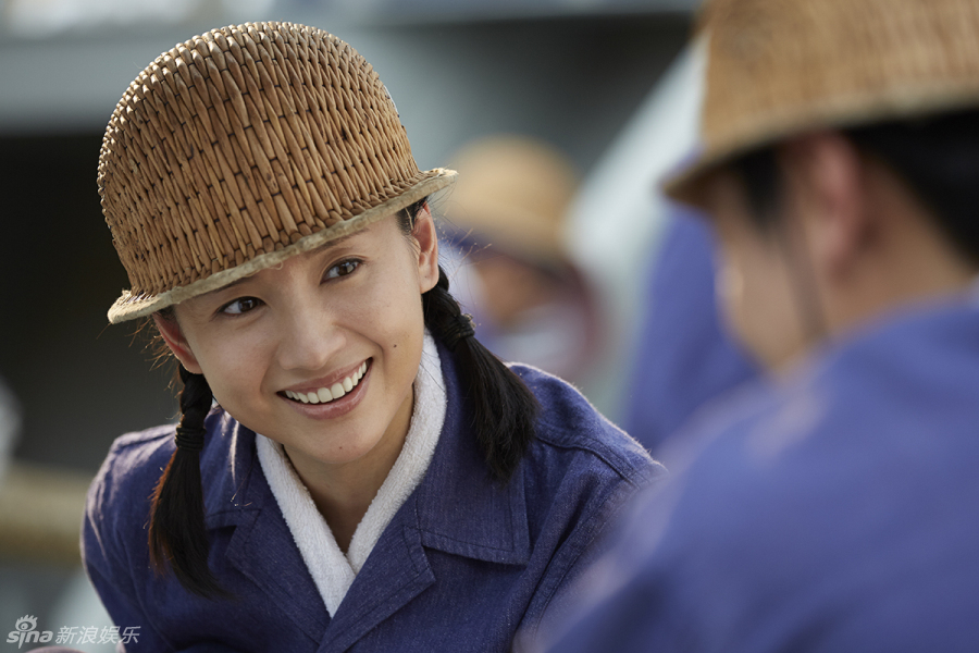 组图:《花开如梦》年代恋 董洁张鲁一眉目传情