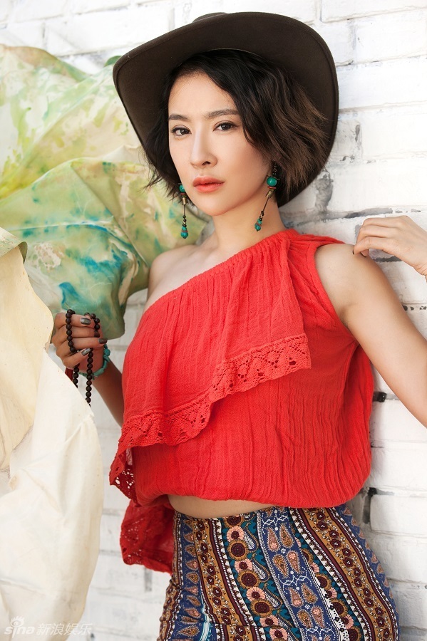 郭柯彤红衣长裙