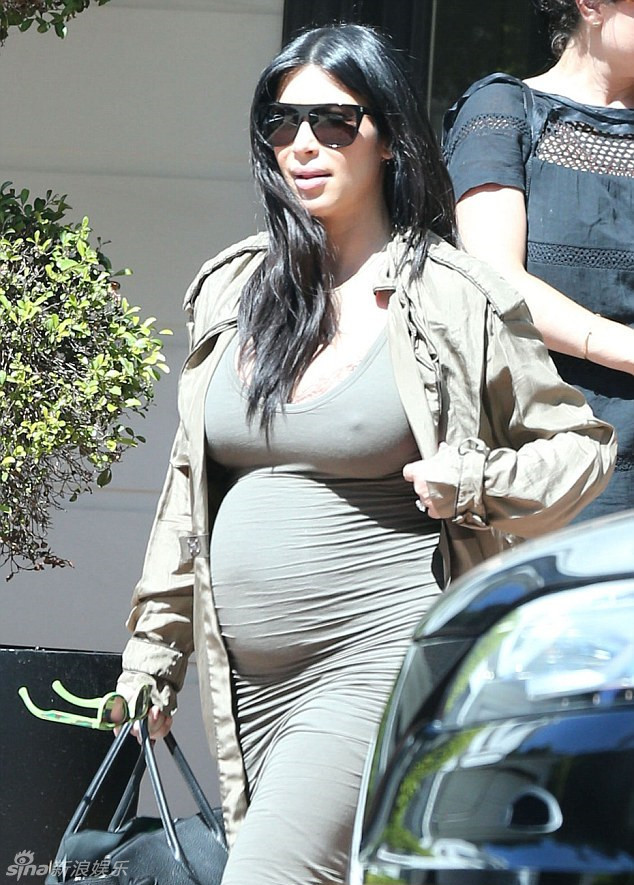 卡戴珊肚大如箩