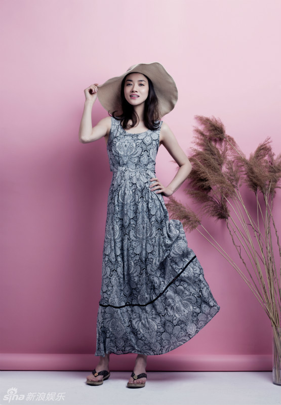 新浪娱乐讯 近日,邢宇菲拍摄的一组夏日清爽写真,镜头下的邢宇菲精致