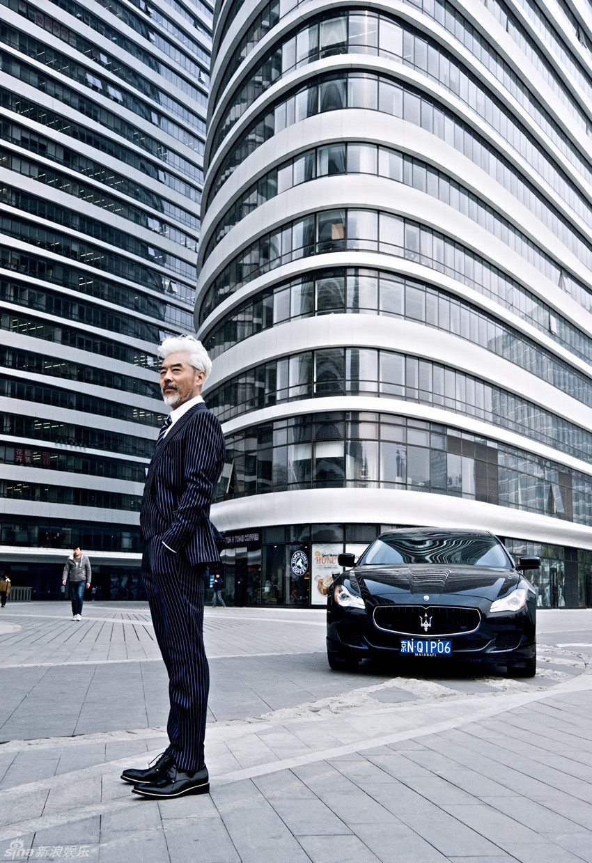 组图:潮叔张双利高调出街 赚足路人眼球_高清图集_新浪网