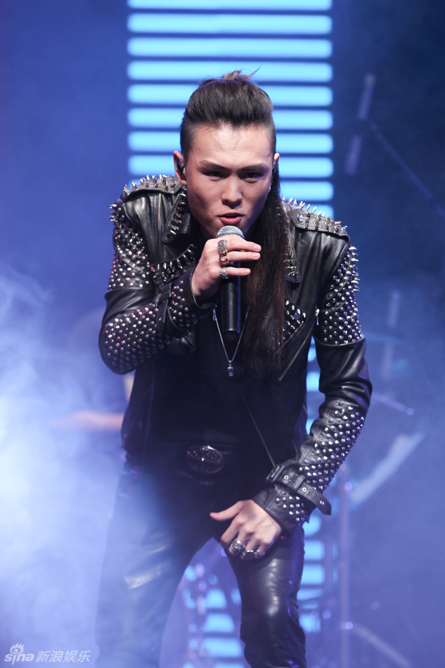 组图:张玮穿皮衣帅气亮相 全新专辑热辣开唱_高清图集_新浪网