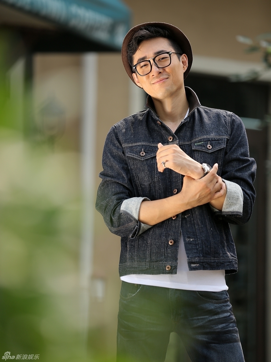 新浪娱乐讯 日前,演员胡译仁曝光一组全新写真大片.