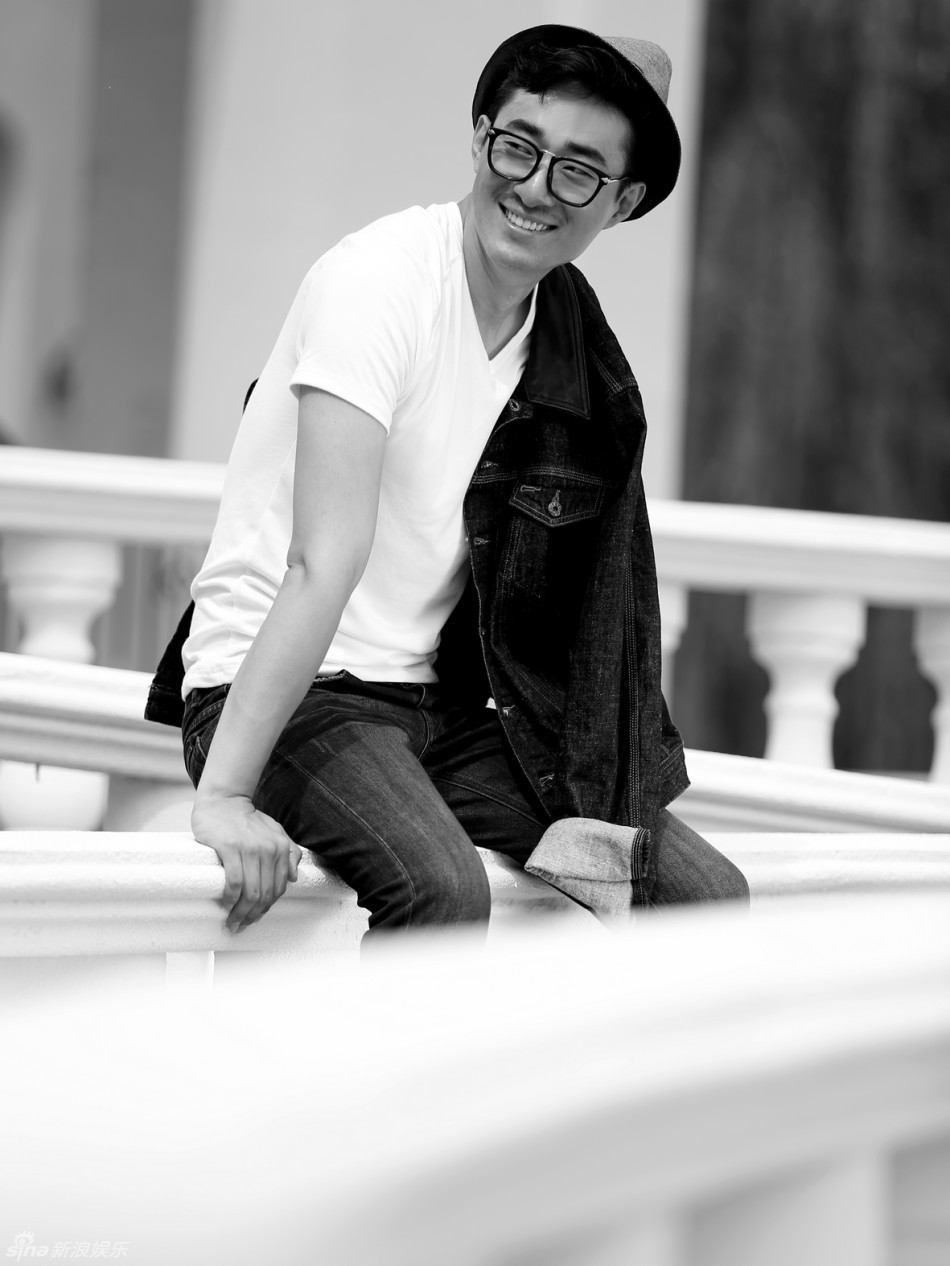 新浪娱乐讯 日前,演员胡译仁曝光一组全新写真大片.