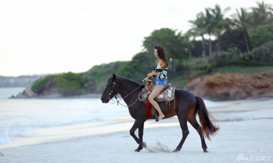 娱乐讯 当地时间2015年8月18日,墨西哥蓬美达,肯达尔-詹娜(kendall