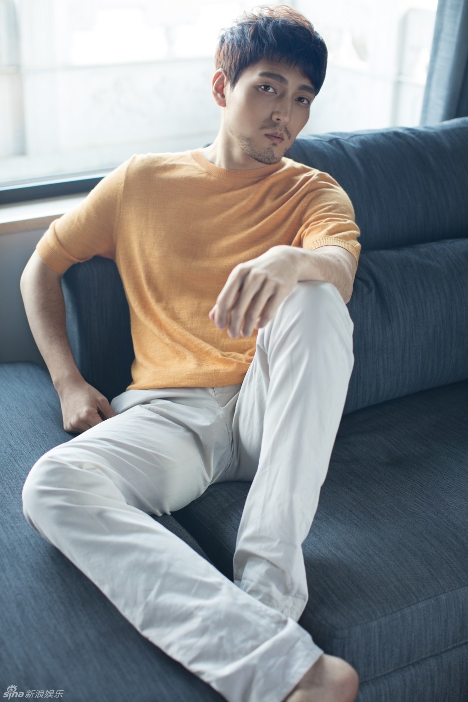 组图:隋咏良全新温暖系写真 简单随性不失风雅_高清图集_新浪网