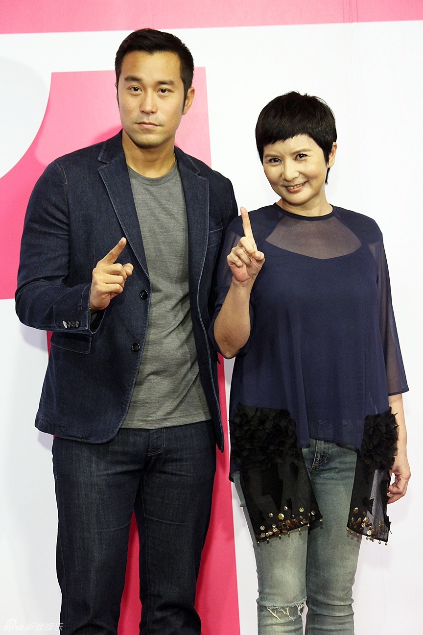 组图:张孝全万茜首同台零互动 情人节各自忙碌_高清图集_新浪网