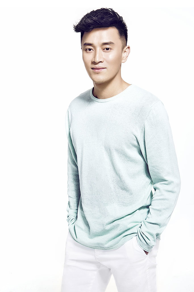 组图:蒋毅时尚写真曝光 绵羊男展暖心魅力