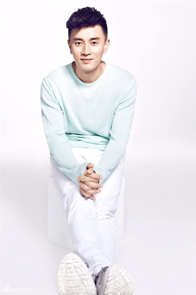组图:蒋毅时尚写真曝光 绵羊男展暖心魅力
