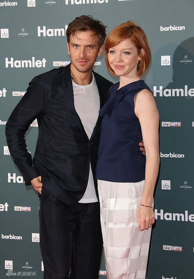 组图:《唐顿》大表哥抱娇妻秀恩爱 姐弟恋差7岁_高清图集_新浪网