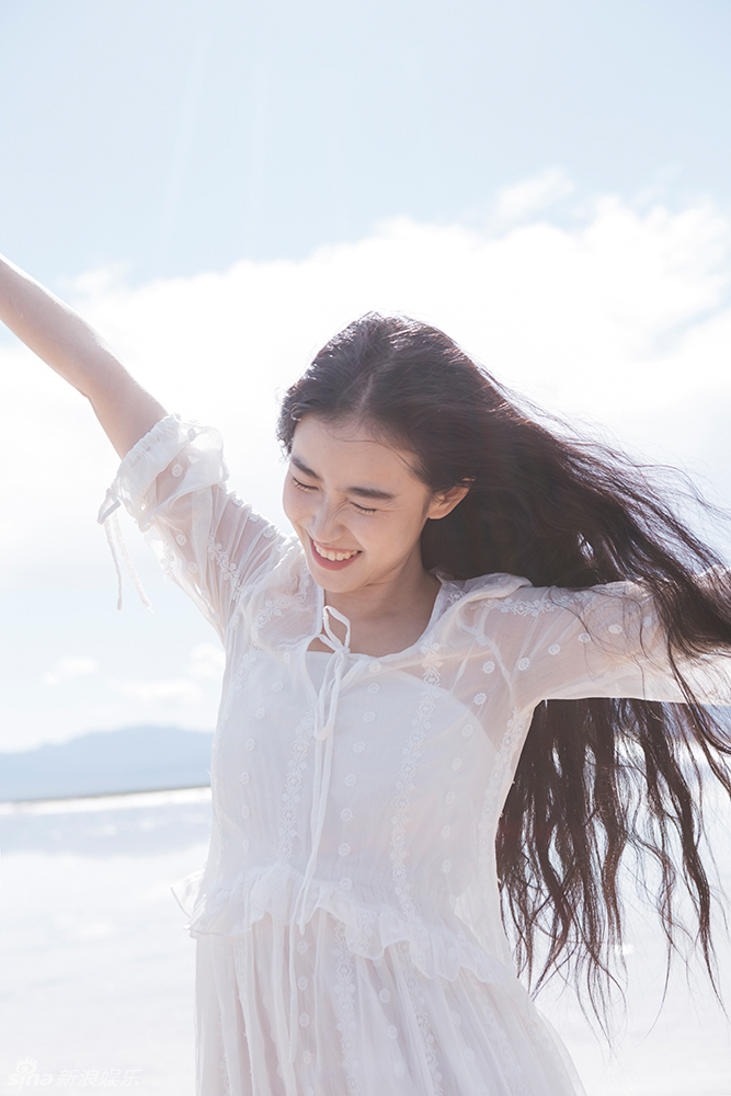 张辛苑白裙翩跹