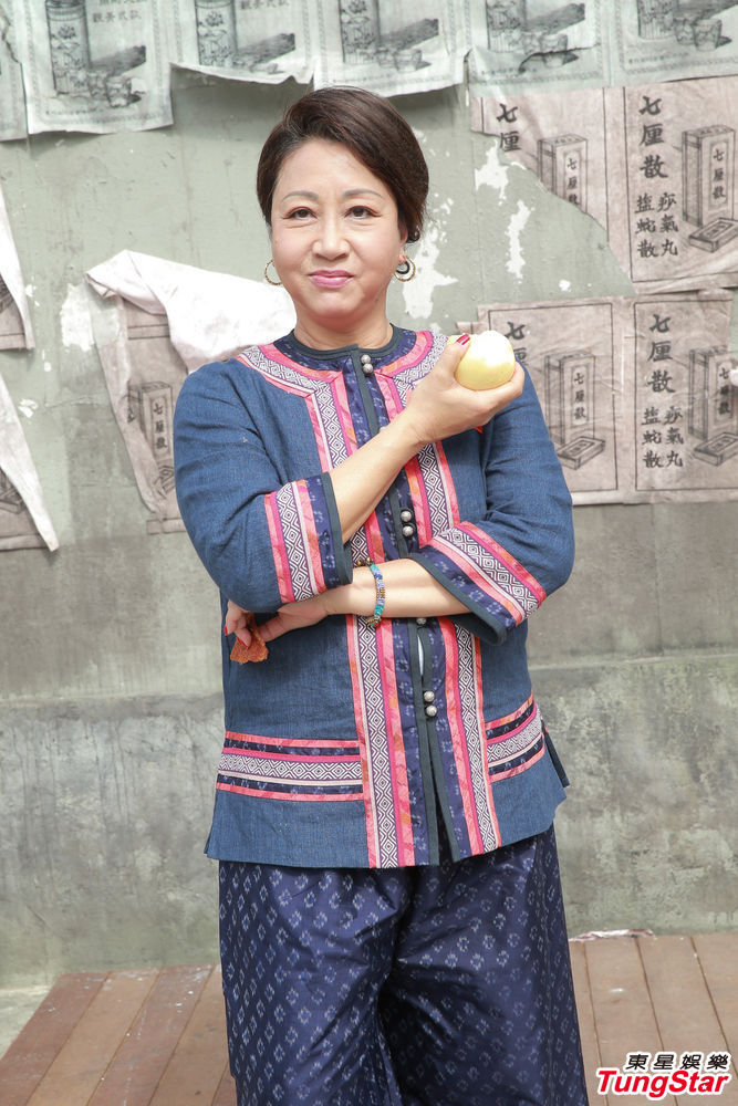 伍允龙,元秋等《城寨英雄》开机拜神