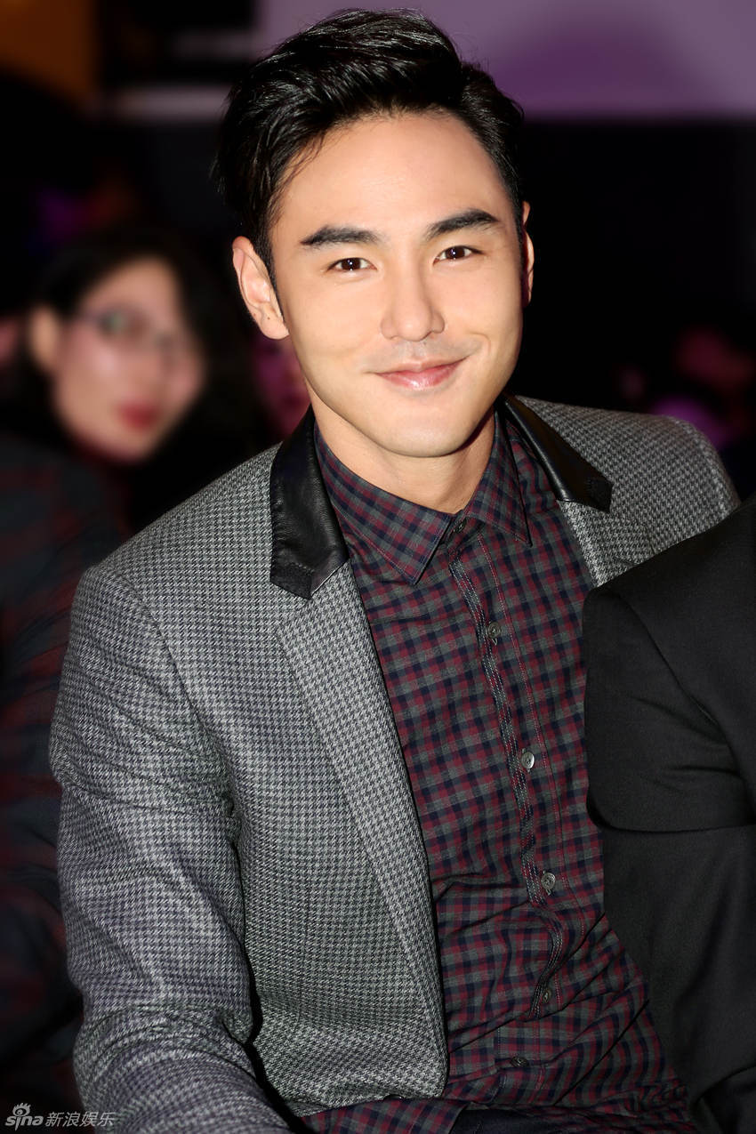 组图:阮经天亮相模特大赛 自信优雅展型男风度_高清图集_新浪网