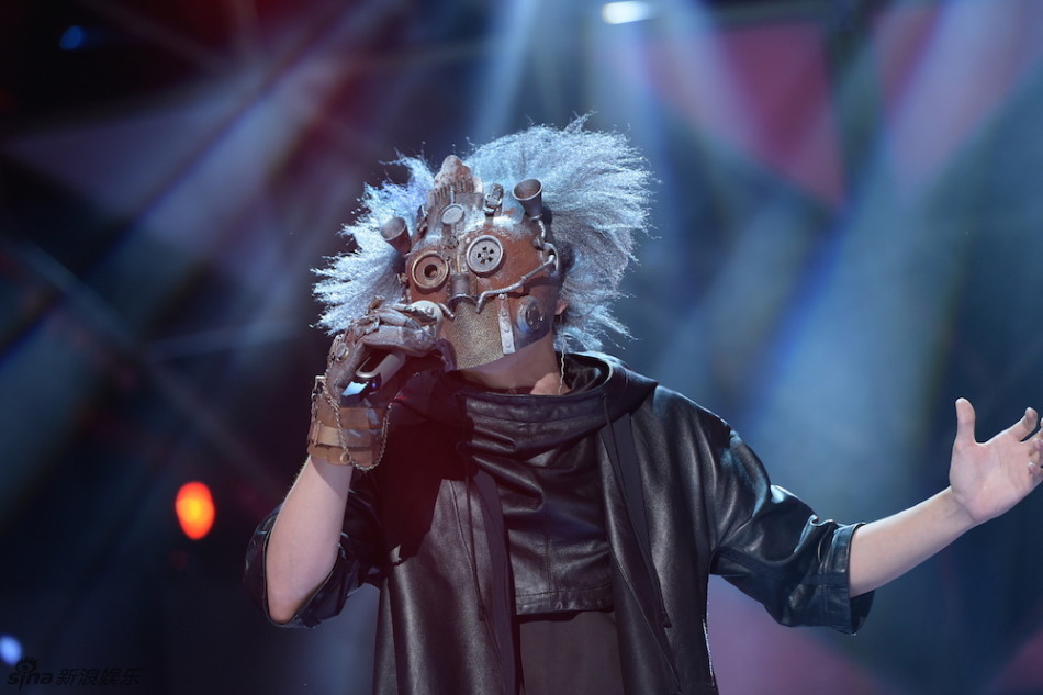 组图:《蒙面》野草谭维维夺冠 歌王之争遭质疑