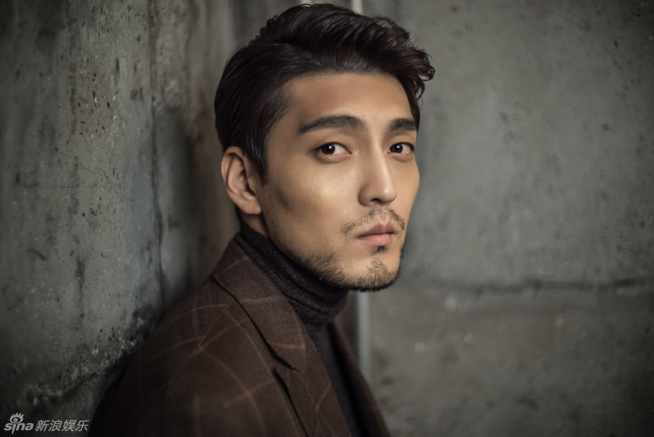 隋咏良曝胶片感写真 用眼神讲一个传说