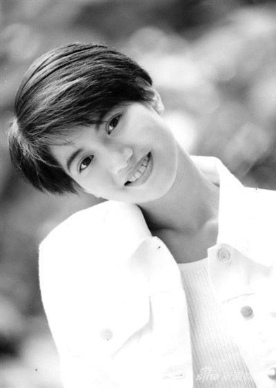 1992年,袁咏仪参演首部电影《亚飞与亚基》;凭借在《亚飞与亚基》中的