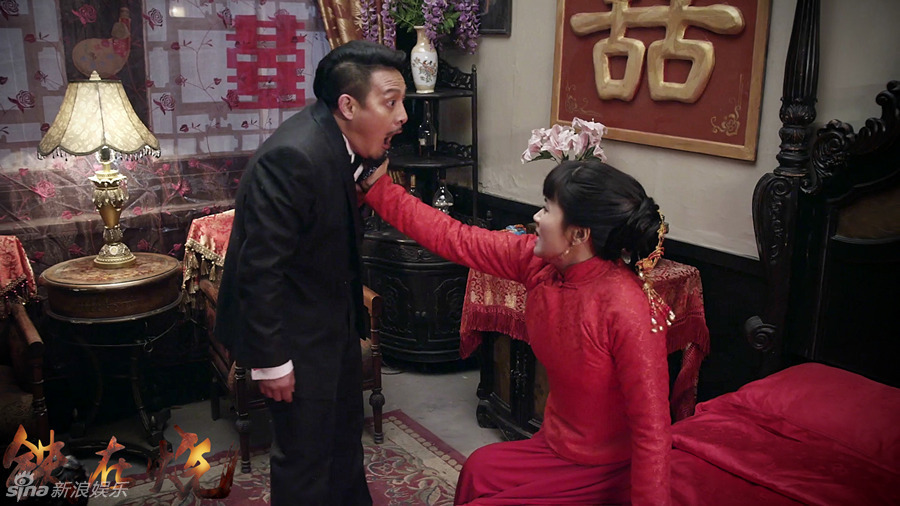 演员夏铭浩扮演的胡振宇在昨晚与刘涛大婚,而在新婚夜却发生突变刘涛