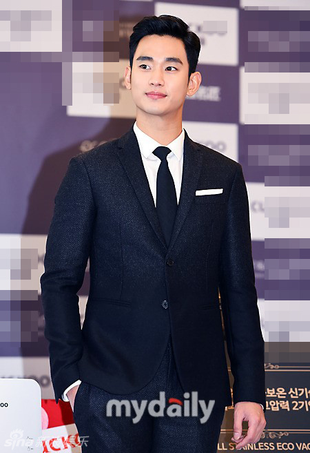 金秀贤穿西装亮相