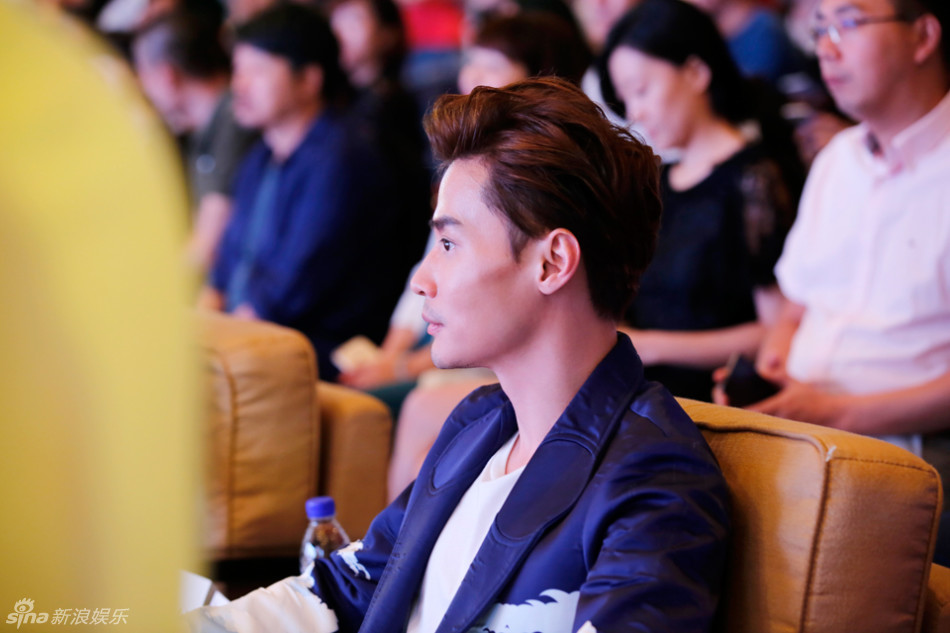 组图:程皓枫亮相《琅琊榜》 蓝衣出镜帅气吸睛_高清图集_新浪网