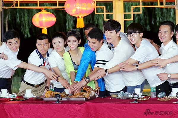 《冲上云霄》挑战升级 张亮首飞载客获赞