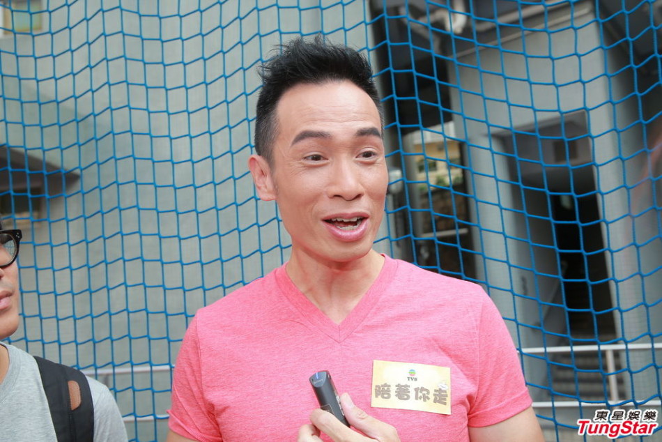 陈豪当爸气色好 提儿子笑逐颜开