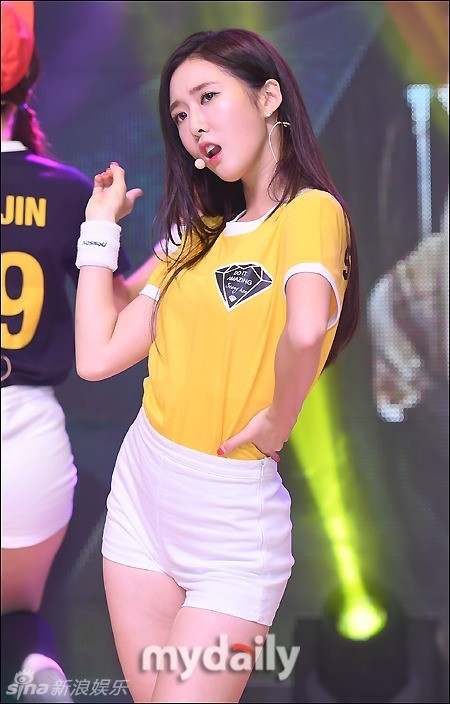 新浪娱乐讯 9月14日下午,韩国新人女子组合dia在首尔清潭洞某艺术展览