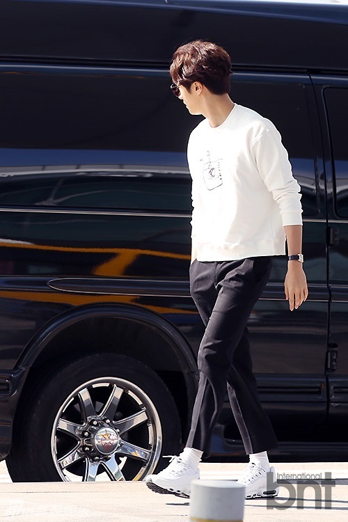 新浪娱乐讯 9月15日,韩国演员丁一宇现身仁川国际机场,飞往中国出席某