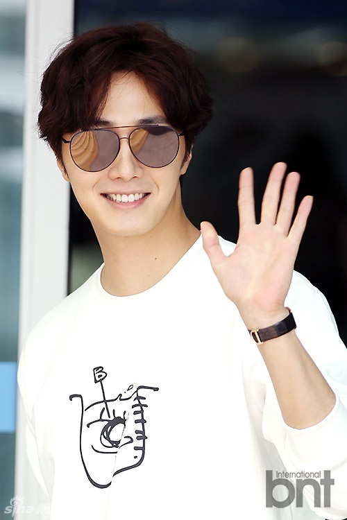 新浪娱乐讯 9月15日,韩国演员丁一宇现身仁川国际机场,飞往中国出席某