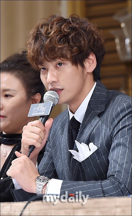 组图:韩剧《d-day》金英光卷毛造型惹眼