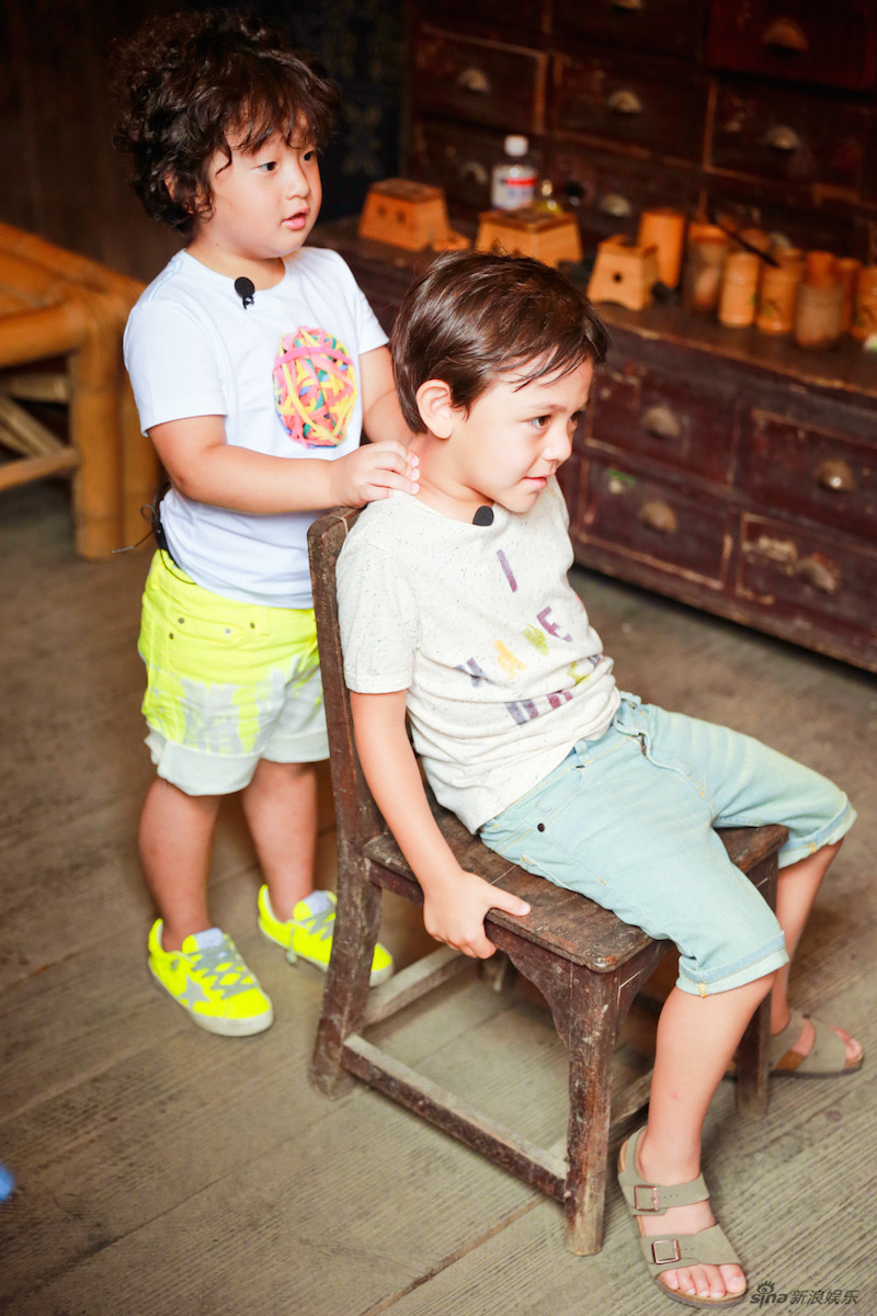 爸爸3胡军携康康回归老爸cosplay大换装