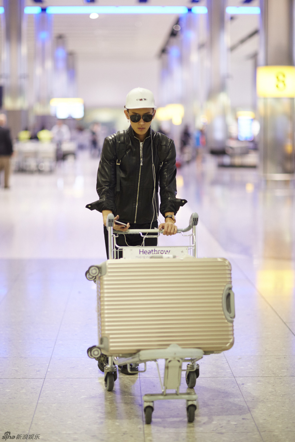 黄子韬机场街拍