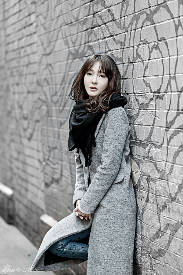 1 / 6 新浪娱乐讯 近日,演员王豪曝光一组初秋随性写真.