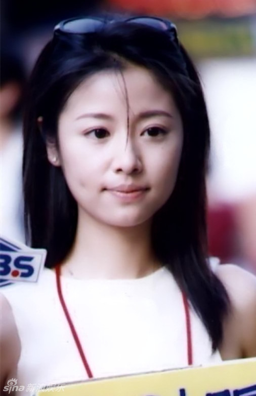 高中时期,林心如是校花,收到过很多情书,每天都有十几封,那时的林心如