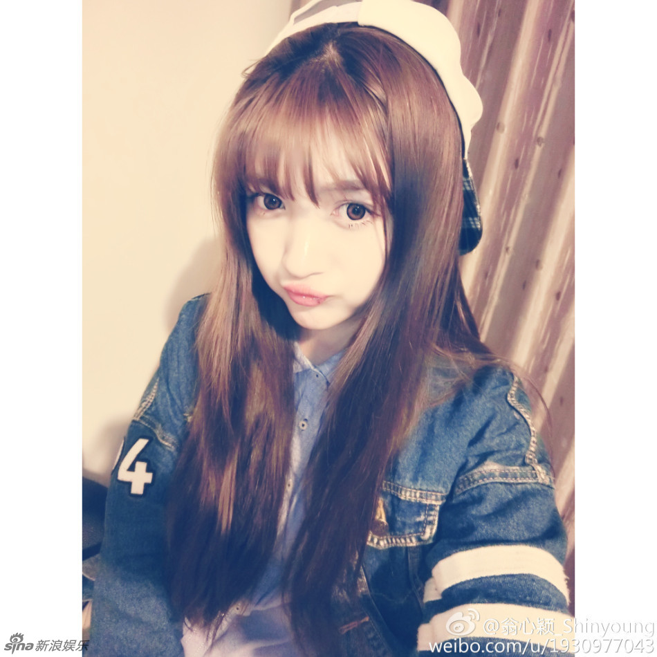 新浪娱乐讯 翁心颖毕业于浙传广播电视编导专业,有着瓜子脸柳叶眉杏仁