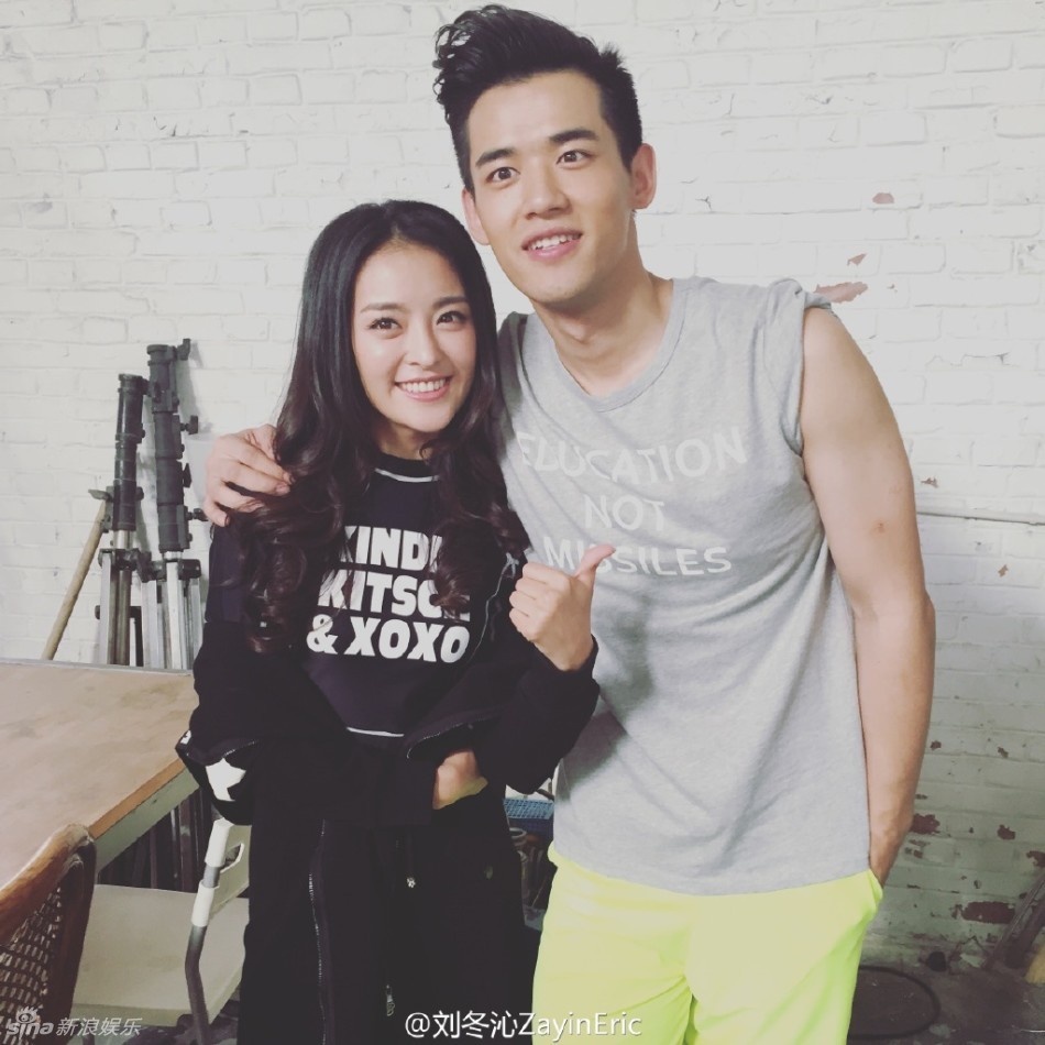 电视剧《那年青春我们正好》杀青,演员刘冬沁,李浩轩与粉丝晒出照片