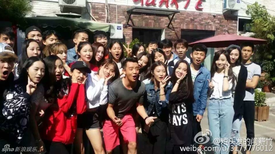 电视剧《那年青春我们正好》杀青,演员刘冬沁,李浩轩与粉丝晒出照片
