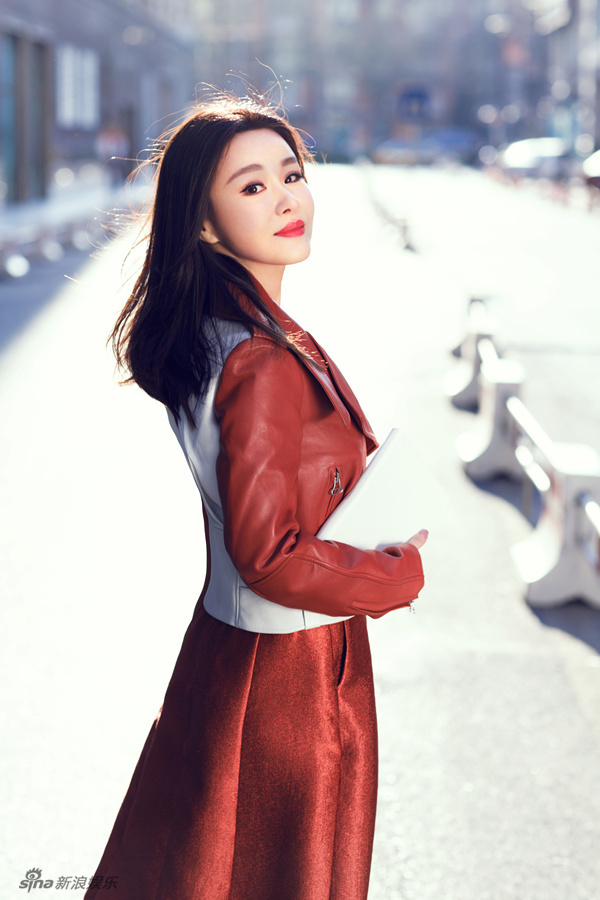 金一帆初秋街拍时尚大片 优雅干练展文艺魅力