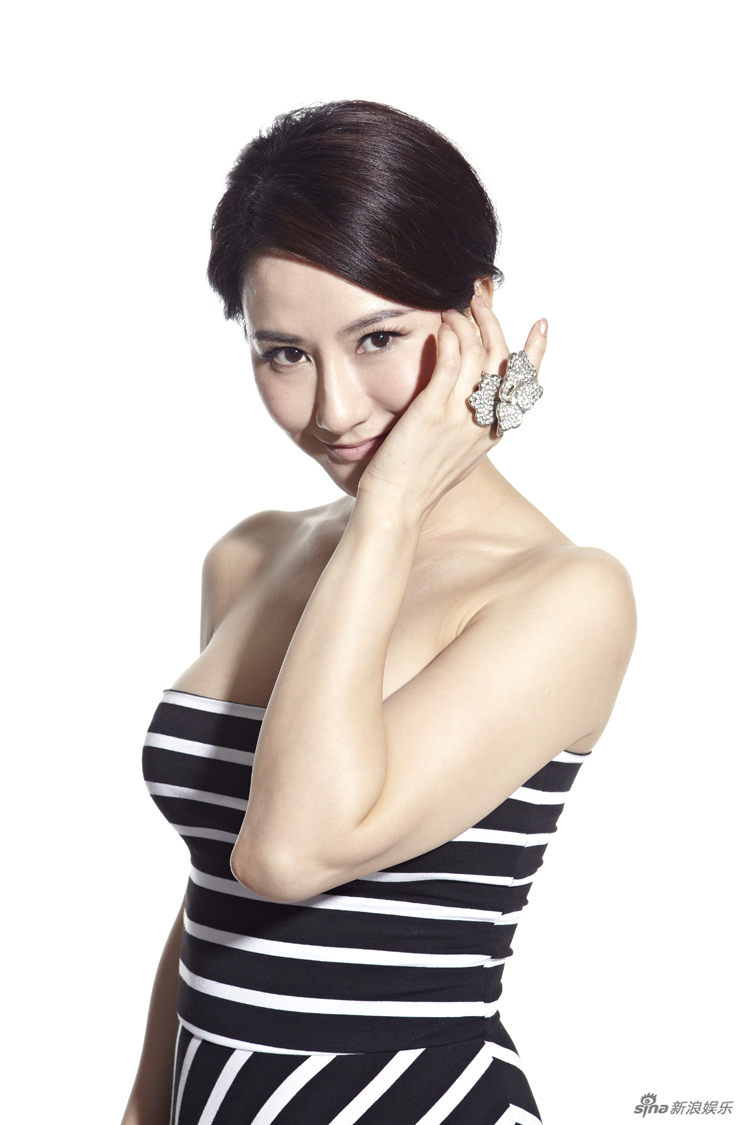 马赫遥最新写真 清新长裙演绎花样性感