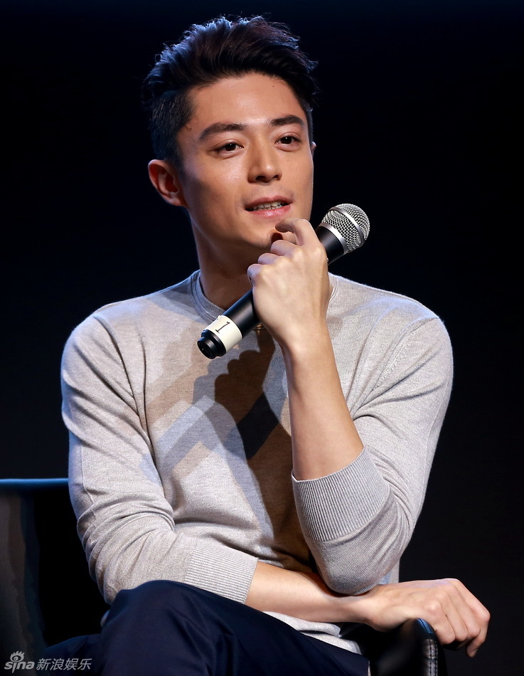 《真相禁区》亮相釜山 霍建华微笑迷人