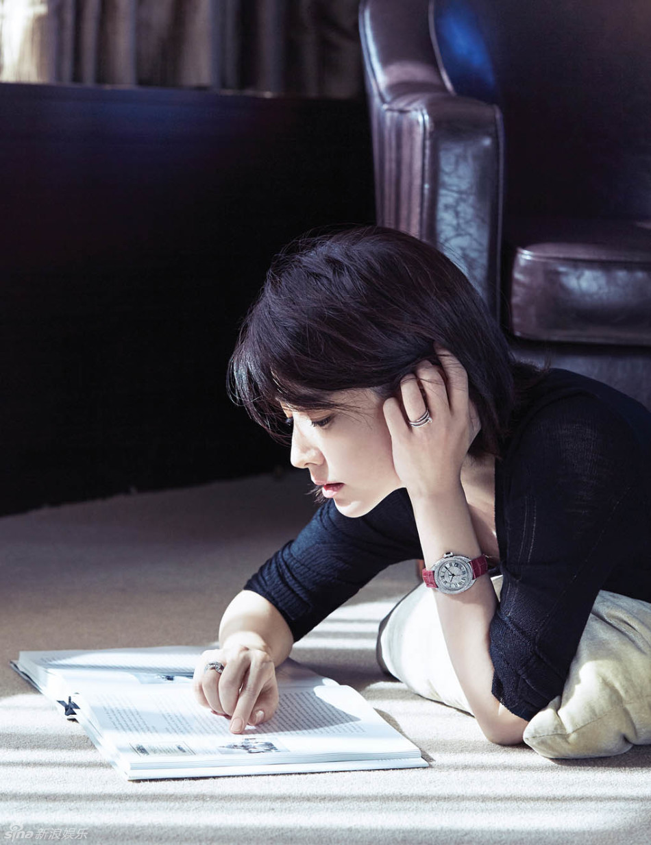 李英爱写真清新短发干练优雅 新剧赶拍中