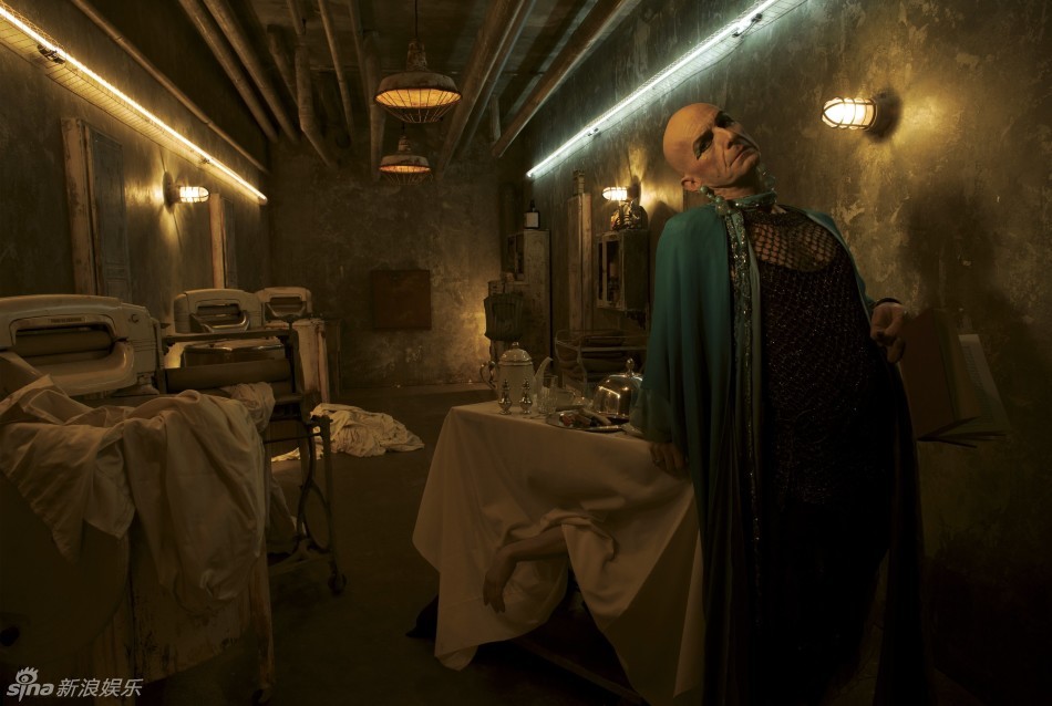 组图:《美恐5》定妆照曝光 画风诡异神秘感十足_高清图集_新浪网