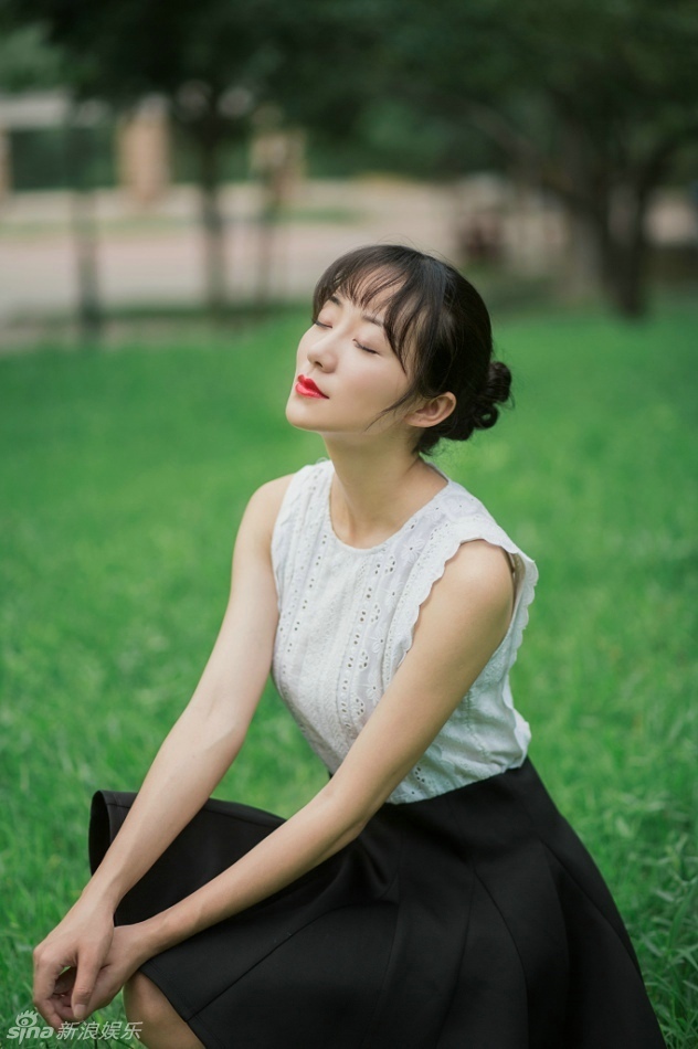 韩雪素衣美照清新动人